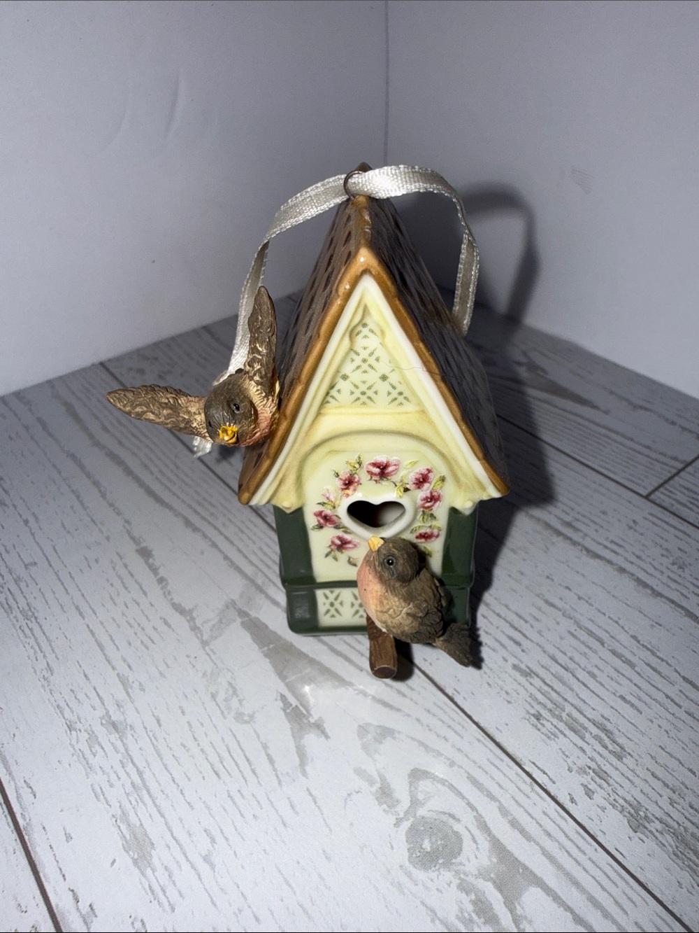 Bradford Exchange Birdhouse. Still has its tag.